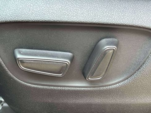 Used 2023 Toyota Highlander LE FWD image 18