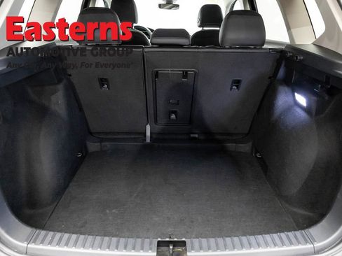 Used 2025 Volkswagen Taos SE FWD image 9