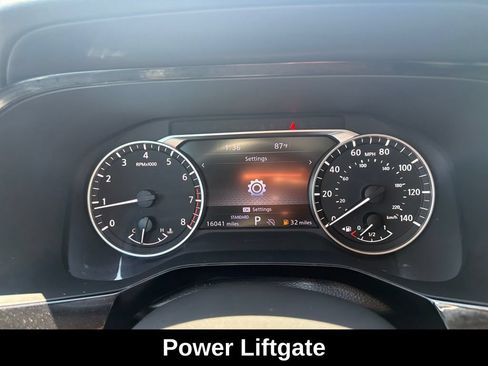 Used 2025 Nissan Pathfinder SL w/ SL Premium Package FWD image 19