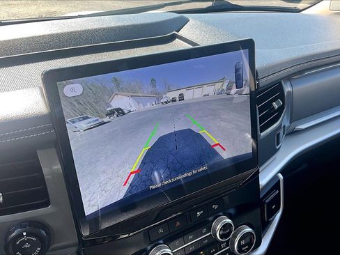 Used 2023 Ford Expedition XLT image 23