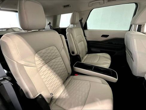 Used 2024 Nissan Pathfinder SV w/ SV Premium Package AWD/4WD image 26