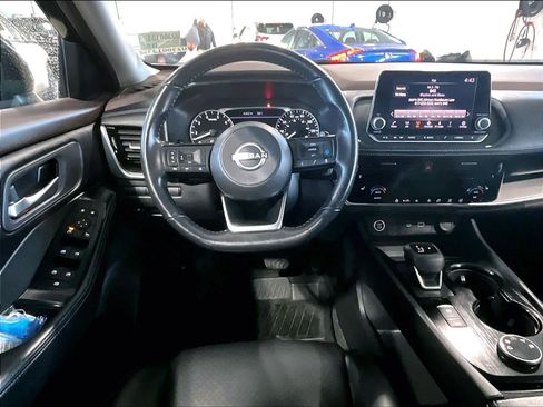 Used 2023 Nissan Rogue SV w/ SV Premium Package image 17