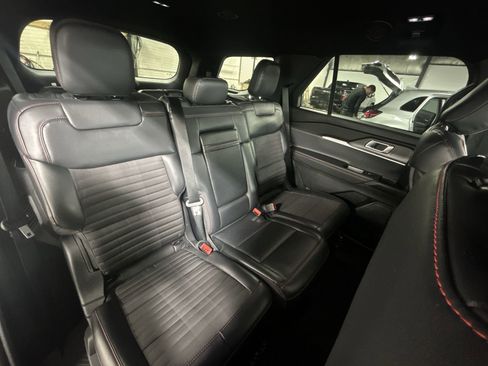 Used 2025 Ford Explorer ST-Line w/ ST-Line Street Pack image 28