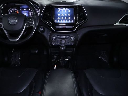 Used 2020 Jeep Cherokee Limited image 19