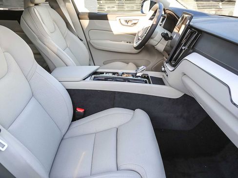 New 2026 Volvo XC60 B5 Ultra image 16