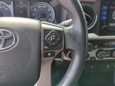 Used 2017 Toyota Tacoma Limited image 12