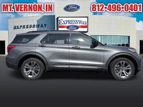 Used 2023 Ford Explorer XLT w/ Equipment Group 202A AWD/4WD image 4