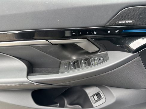 Used 2025 BMW 530i xDrive image 10