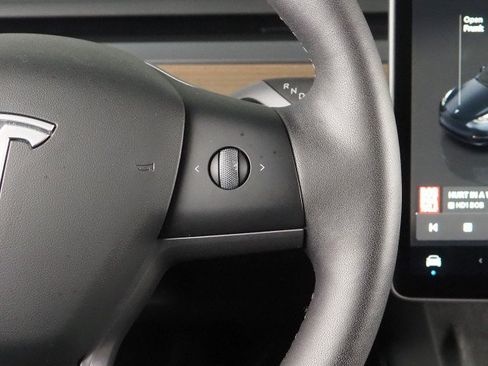 Used 2025 Tesla Model Y Long Range AWD/4WD image 21