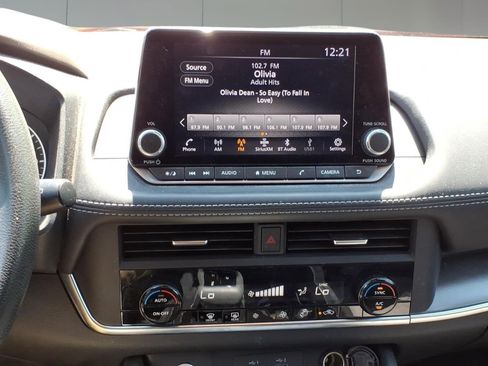 Used 2023 Nissan Rogue SV AWD/4WD image 16