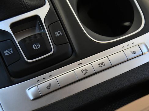 Used 2022 Kia Carnival LX FWD image 26