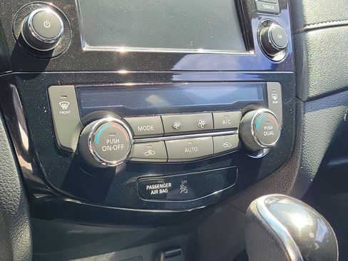 Used 2018 Nissan Rogue SV w/ Premium Package FWD image 27