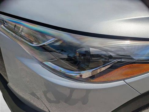 Used 2024 Toyota Corolla Cross LE FWD image 8