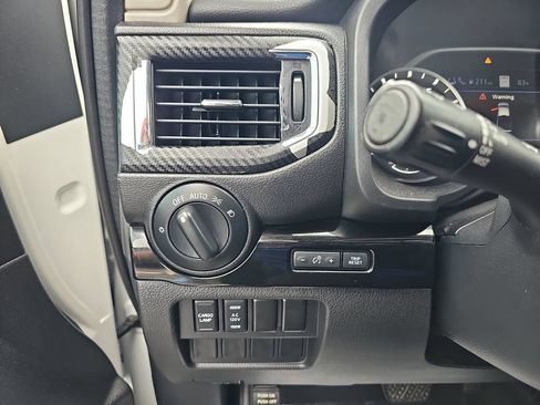 Used 2021 Nissan Titan SV w/ SV Convenience Package RWD image 34