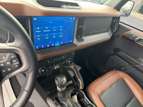 Used 2024 Ford Bronco Outer Banks image 11