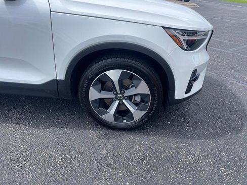 Used 2023 Volvo XC40 B5 Plus AWD/4WD image 39