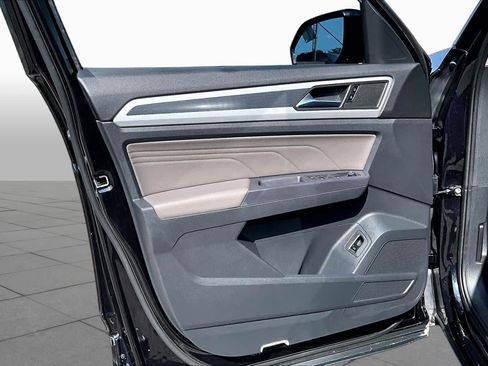 Used 2021 Volkswagen Atlas SE w/ Panoramic Sunroof Package FWD image 22