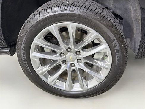 Used 2019 Chevrolet Suburban Premier w/ Premier Plus Edition AWD/4WD image 37