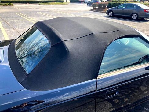 Used 2004 Ford Thunderbird image 9