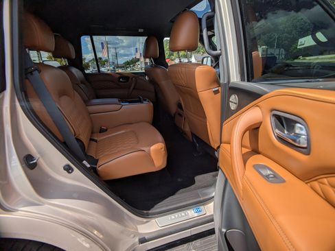 Used 2024 INFINITI QX80 Sensory w/ Cargo Package AWD/4WD image 13