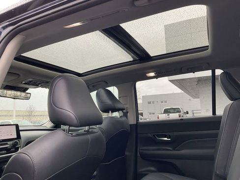 Used 2024 Toyota Grand Highlander Platinum image 25