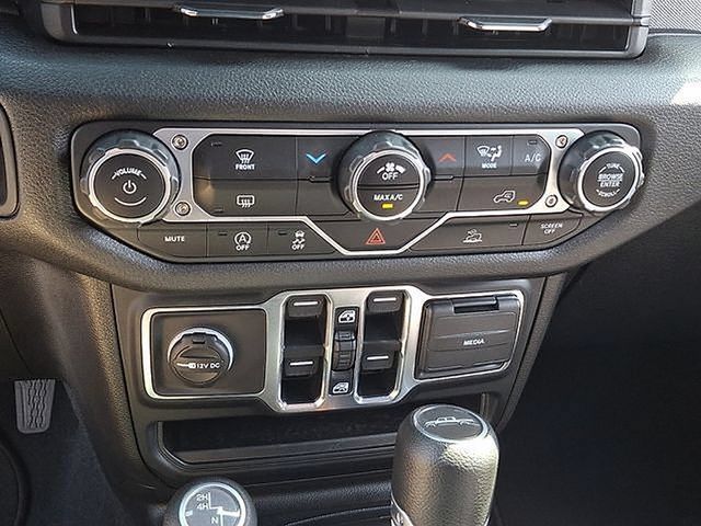 Used 2024 Jeep Gladiator Sport AWD/4WD image 18
