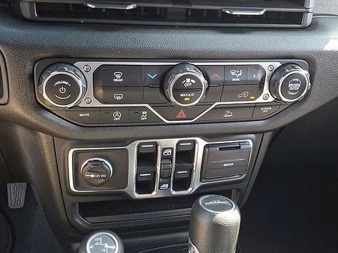 Used 2024 Jeep Gladiator Sport AWD/4WD image 18