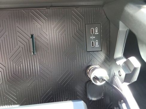 Used 2025 Toyota Tacoma TRD Sport image 22