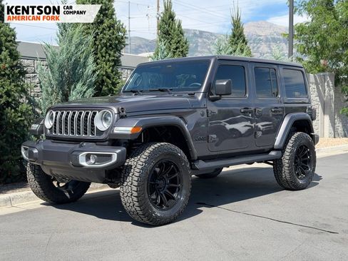 Used 2026 Jeep Wrangler Unlimited Sahara AWD/4WD image 4