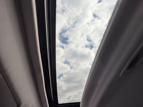 Used 2023 Toyota RAV4 XLE Premium image 33