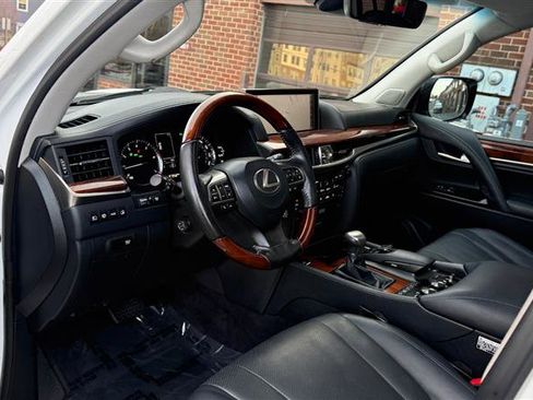 Used 2017 Lexus LX 570 4WD image 31