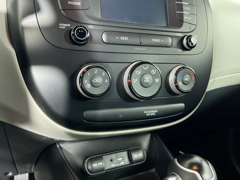 Used 2019 Kia Soul FWD image 24