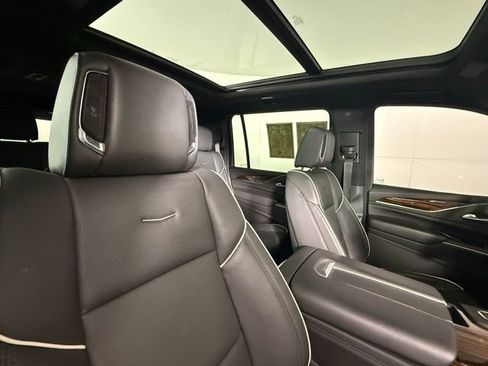 Used 2023 Cadillac Escalade ESV Premium Luxury image 34