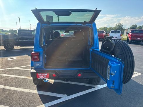 Used 2024 Jeep Wrangler Unlimited Sahara w/ Technology Group AWD/4WD image 12