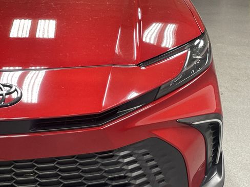 Used 2025 Toyota Camry SE w/ Convenience Package image 5