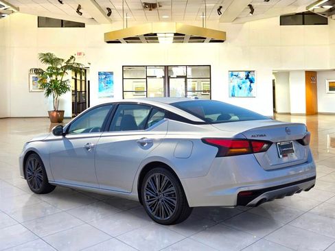 Used 2023 Nissan Altima 2.5 SL FWD image 7