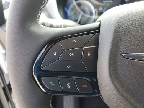 New 2026 Chrysler Pacifica Limited image 18