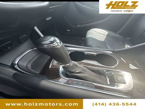 Certified 2018 Chevrolet Malibu Premier w/ Premier Sun and Wheel Package FWD image 17