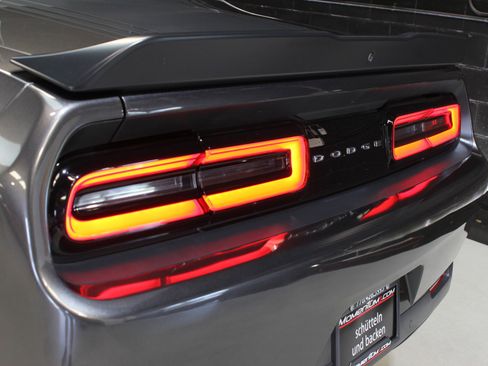 Used 2015 Dodge Challenger R/T Scat Pack image 12