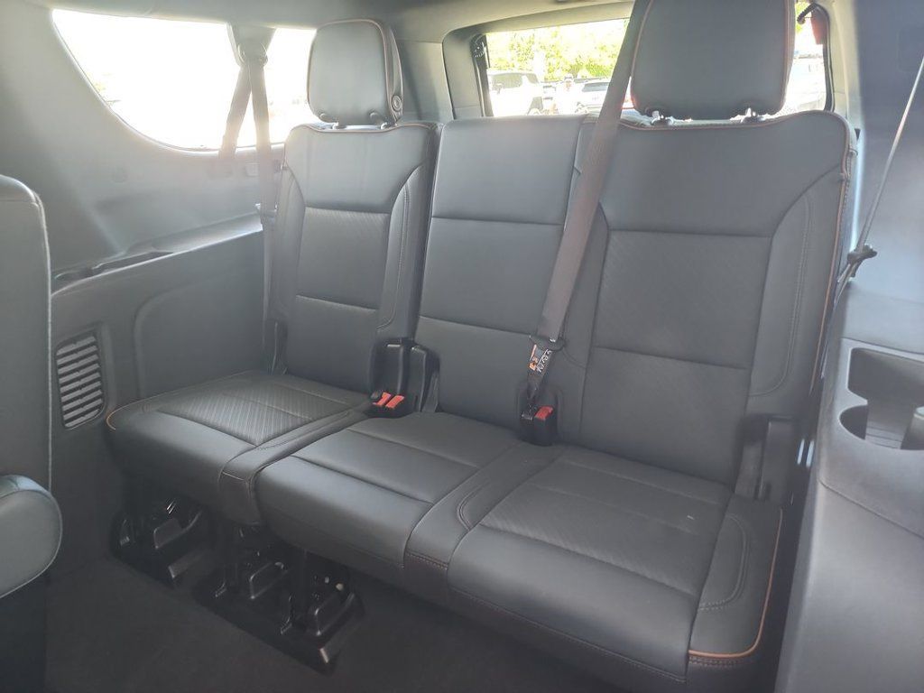 Certified 2025 GMC Yukon XL AT4 w/ AT4 Premium Plus Package AWD/4WD image 36