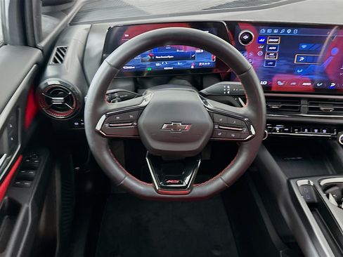 Used 2025 Chevrolet Equinox EV RS FWD image 18