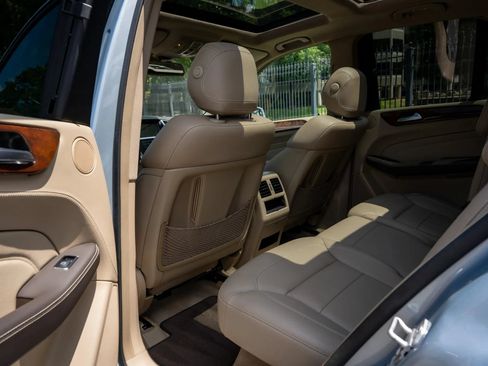 Used 2015 Mercedes-Benz ML 400 4MATIC w/ Lighting Package image 13