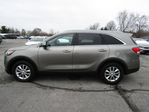 Used 2016 Kia Sorento LX image 4