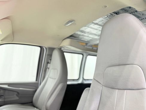 Used 2014 Chevrolet Express 2500 RWD image 13