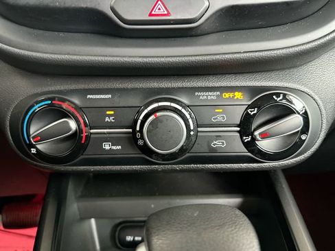 Certified 2023 Kia Soul LX w/ LX Technology Package FWD image 18