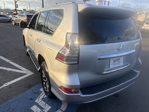 Used 2015 Lexus GX 460 Luxury image 21