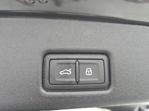 New 2025 Audi Q5 Prestige image 13