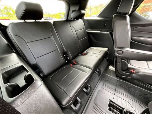 Used 2023 Chevrolet Traverse LT w/ LPO, Floor Liner Package AWD/4WD image 16