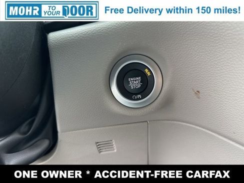 Used 2024 Chrysler Pacifica Touring-L image 19