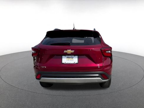 Used 2025 Chevrolet Trax LT image 12